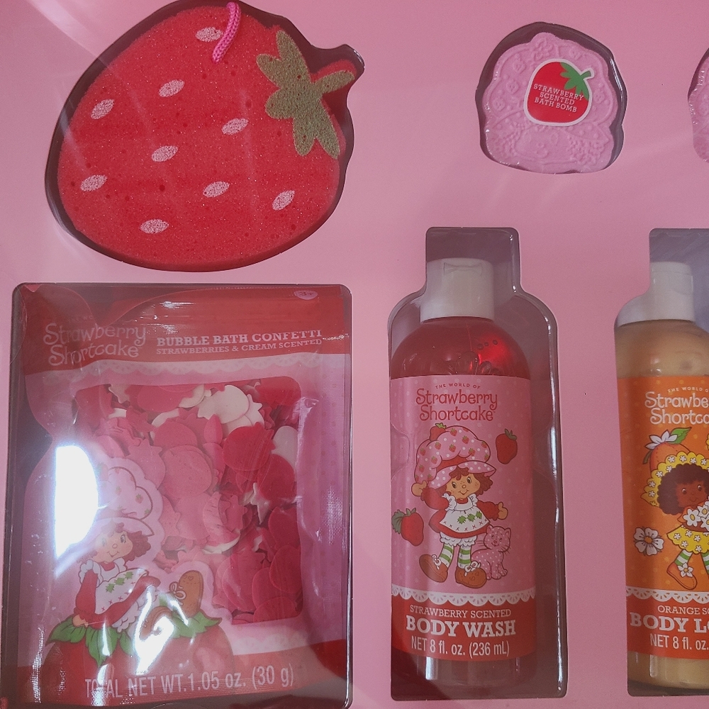 Strawberry Shortcake Bath Set ๐ - Picture 3 of 3